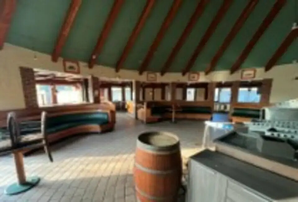 Retail in Écully for lease Interior Photo- Image 1 of 5