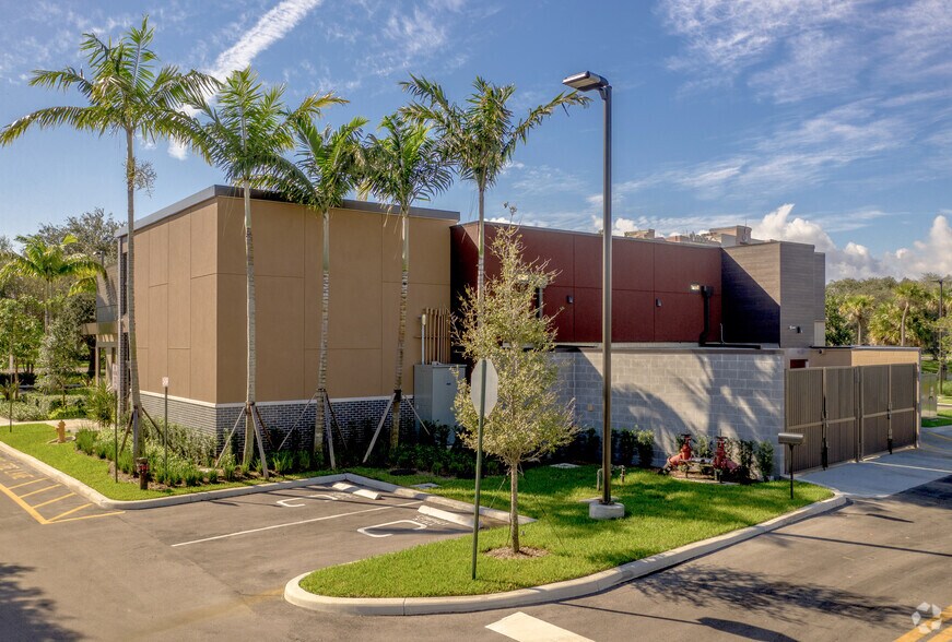 12681-12717 W Sunrise Blvd, Sunrise, FL à louer - Photo du bâtiment - Image 3 de 5