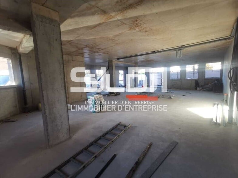 Office in Pont-de-Chéruy for lease - Interior Photo - Image 3 of 6