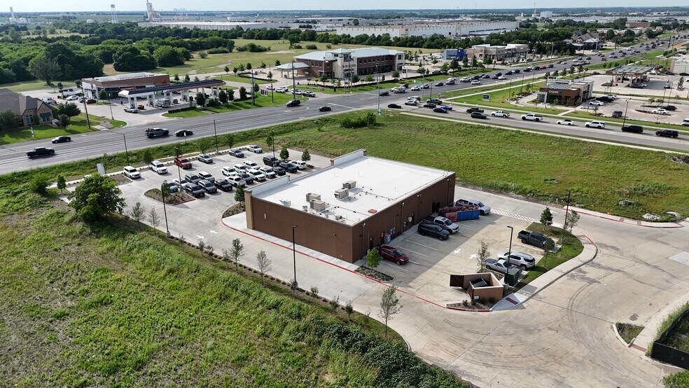1796 N US Highway 77, Waxahachie, TX à vendre - Photo du bâtiment - Image 2 de 4