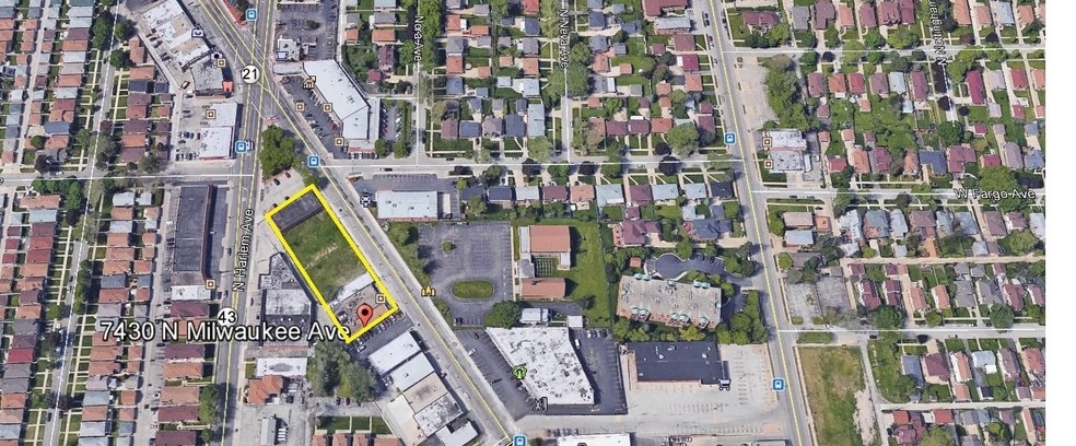 N Milwaukee Portfolio portfolio of 3 properties for sale on LoopNet.ca - Primary Photo - Image 3 of 3