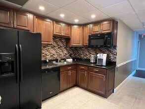 2810 E Oakland Park Blvd, Fort Lauderdale, FL à louer Photo intérieure- Image 2 de 8