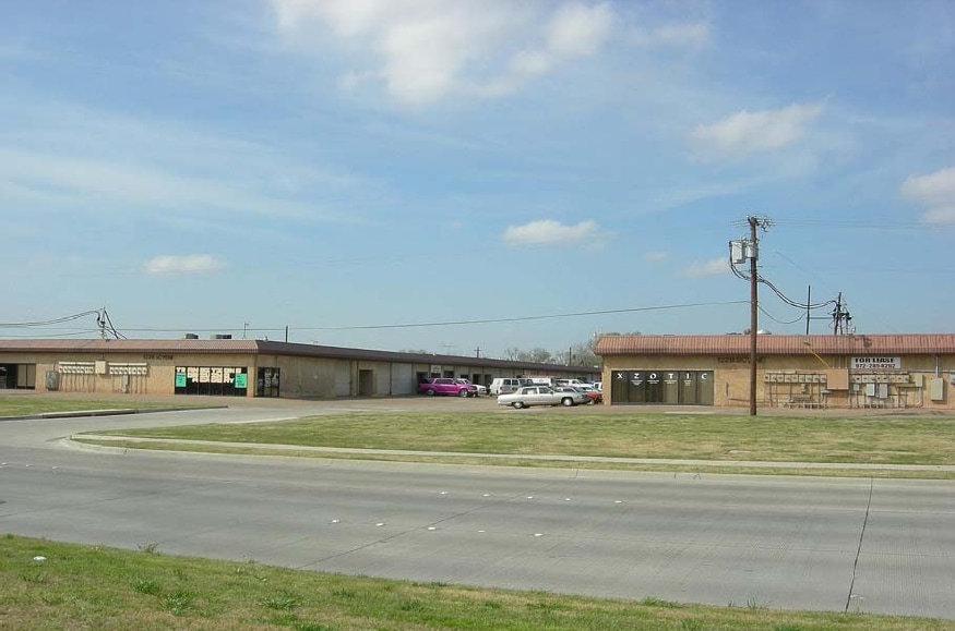 1228 W Scyene Rd, Mesquite, TX for lease - Building Photo - Image 2 of 5