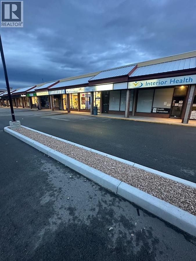 3042 Skaha Lake Rd, Penticton, BC for lease Primary Photo- Image 1 of 8
