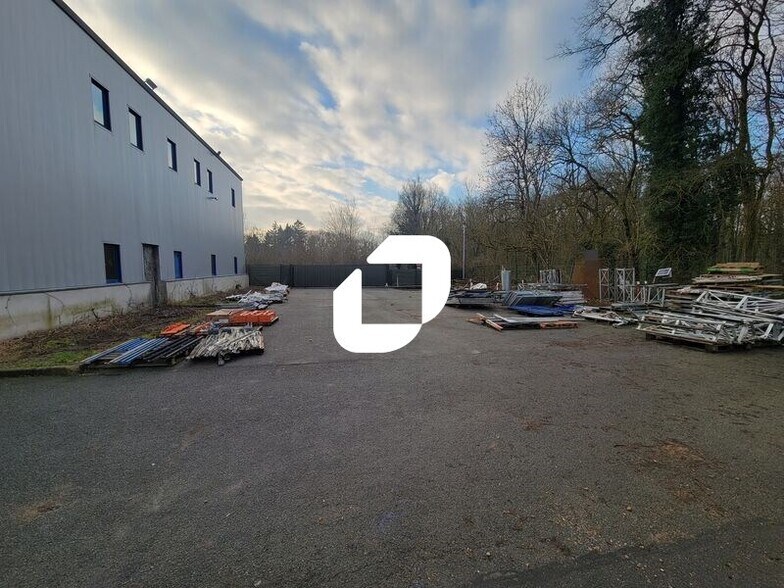 Flex in Marcoussis for lease - Building Photo - Image 3 of 17