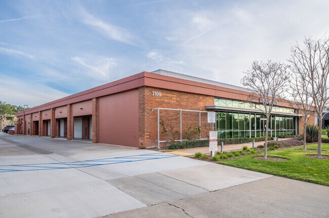 Plus de détails pour 3100 Pullman St, Costa Mesa, CA - Local d'activités à louer
