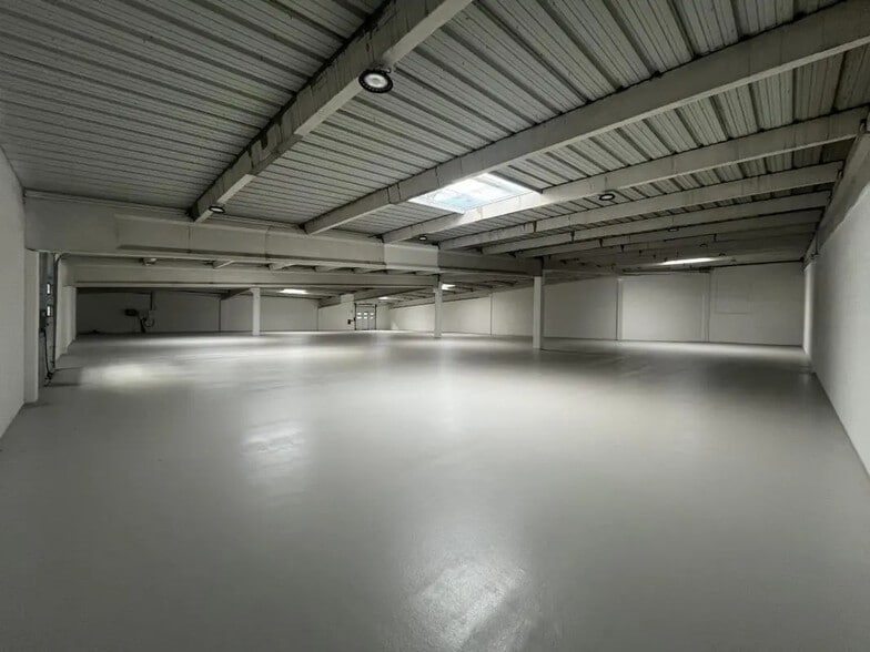 Industrial in Maurepas for sale - Interior Photo - Image 1 of 13