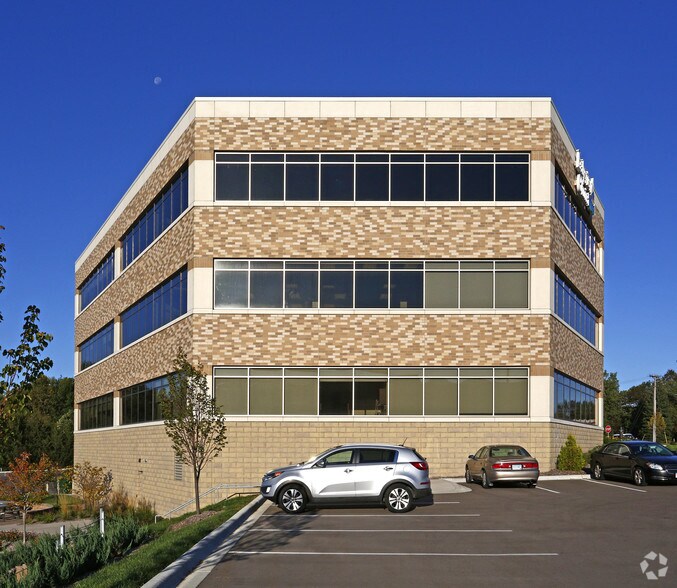 110105 Pioneer Trl, Chaska, MN à louer - Photo du bâtiment - Image 2 de 9