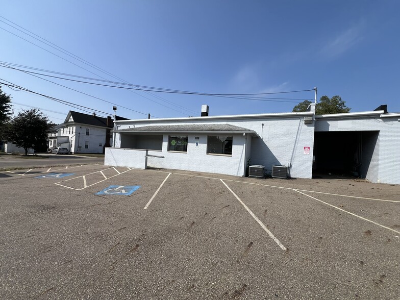 9,031 SQ.FT. OFFICE BUILDING FOR SALE portefeuille de 2 propriétés à vendre sur LoopNet.ca - Photo du bâtiment - Image 3 de 20