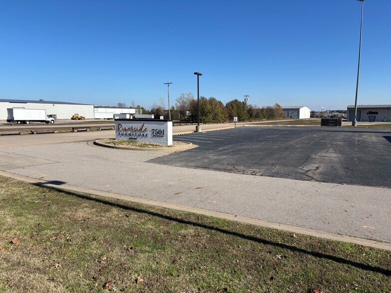7501 Jenny Lind Rd, Fort Smith, AR à vendre - Photo du bâtiment - Image 3 de 19