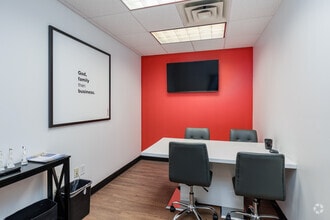 804 Omni Blvd, Newport News, VA for lease Interior Photo- Image 1 of 5