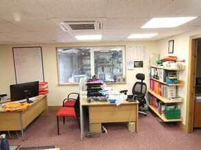 Warfield Rd, Driffield for lease Interior Photo- Image 1 of 7