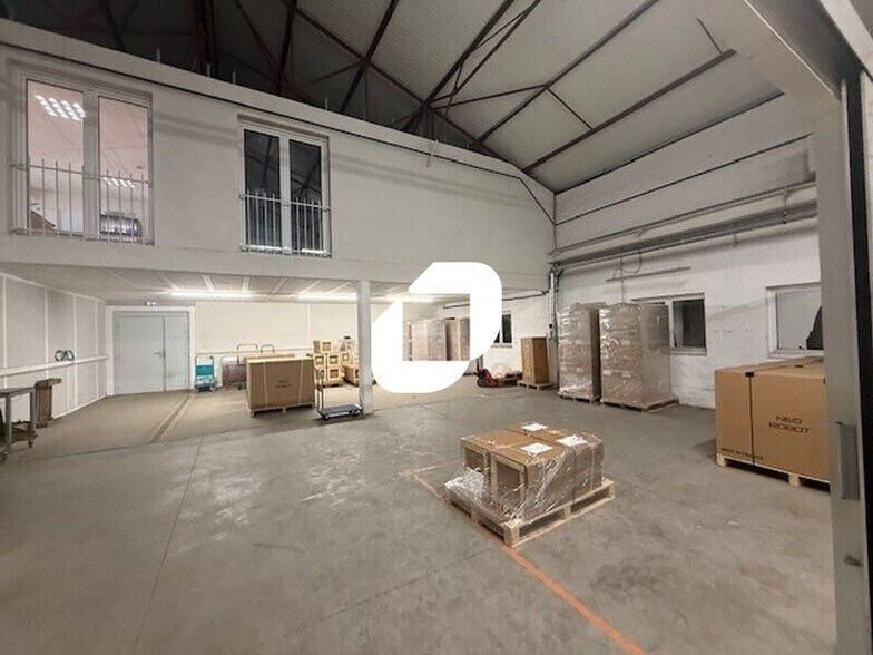 7 Chemin De Saint Hilaire, SAINT-OUEN-L'AUMONE for lease - Interior Photo - Image 2 of 15