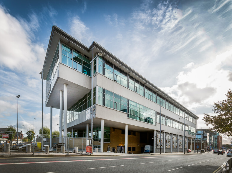 1 Lanyon Quay, Belfast à vendre - Photo du bâtiment - Image 3 de 13