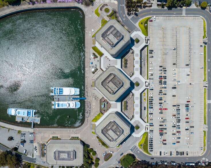 340 Golden Shore, Long Beach, CA à louer - Aérien - Image 2 de 47