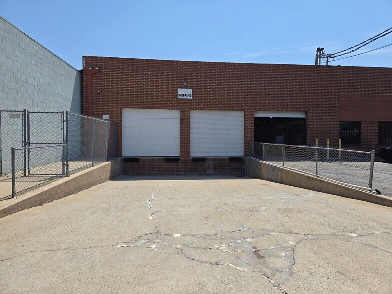 9600 Lurline Ave, Chatsworth, CA à vendre - Photo du bâtiment - Image 2 de 7