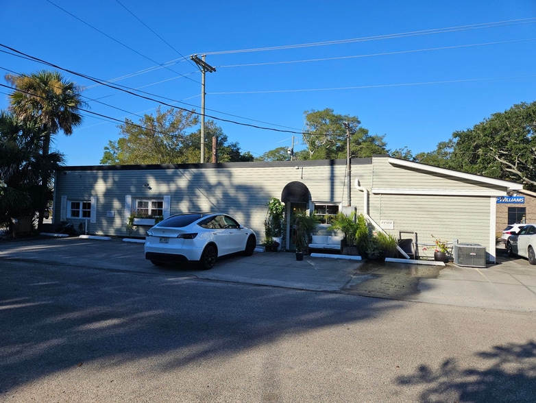 828 Folly Rd, Charleston, SC for sale - Building Photo - Image 2 of 4