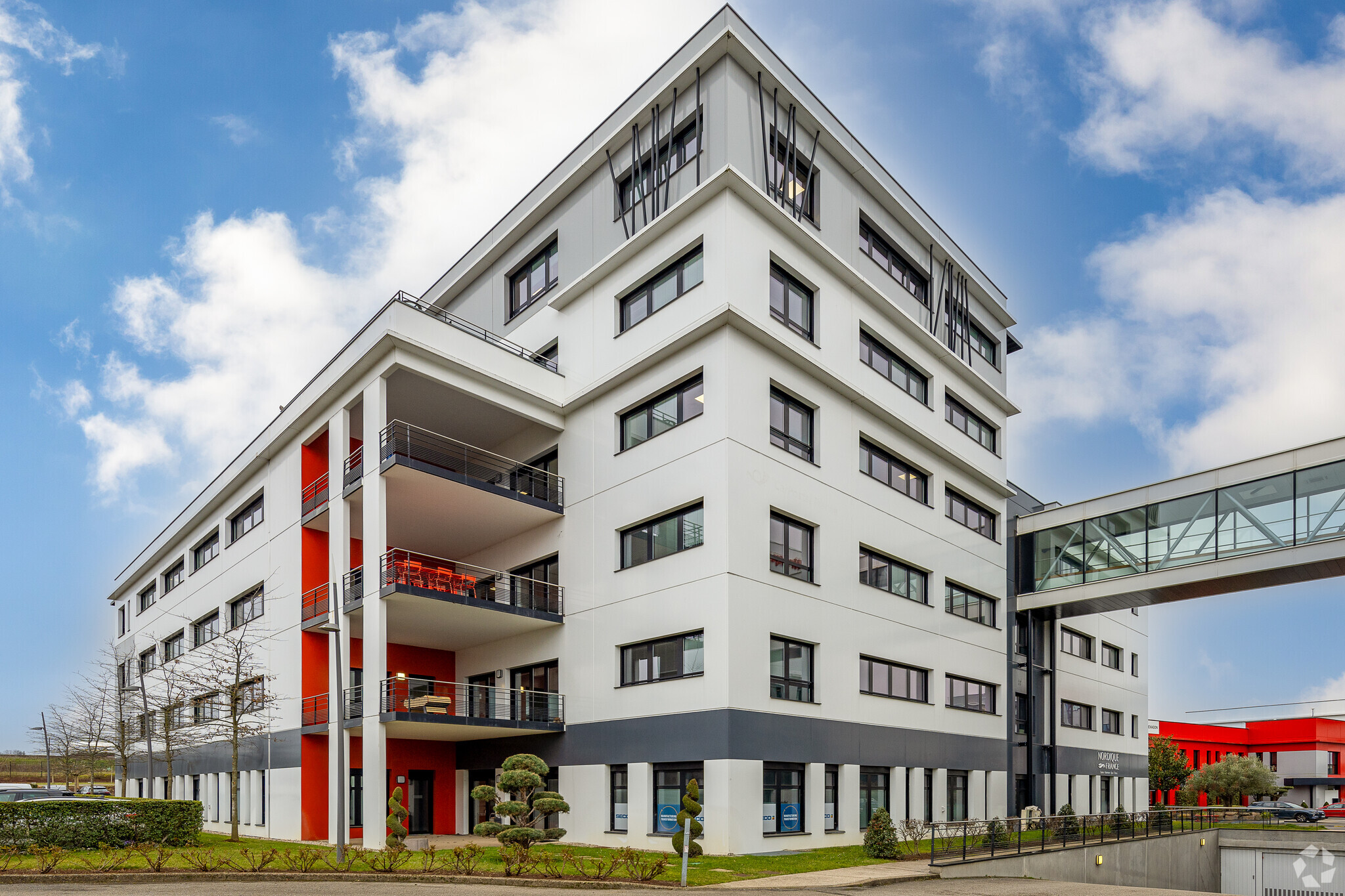 8 Allée Du Piémont, Saint-Priest for lease Primary Photo- Image 1 of 3