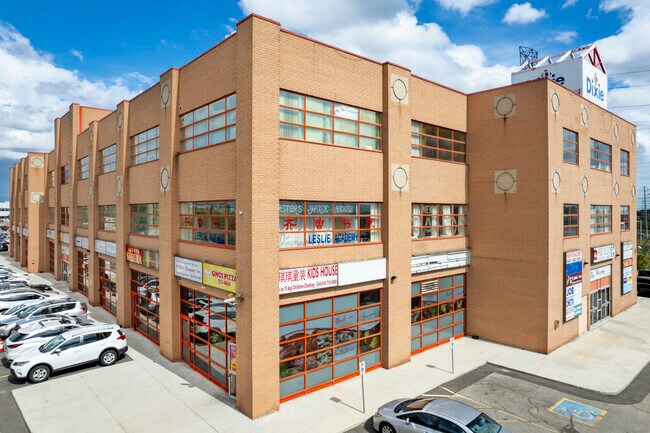 Plus de détails pour 1550 S Gateway Rd, Mississauga, ON - Commerce de détail à louer