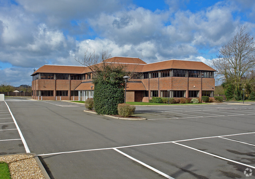 Oxford Rd, Stokenchurch for lease - Building Photo - Image 1 of 8