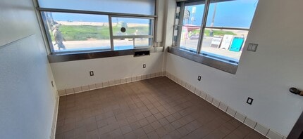 1301 Ocean Front, Venice, CA for lease Interior Photo- Image 2 of 11