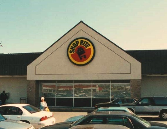 210-240 Spencer St, Manchester, CT for lease - Primary Photo - Image 1 of 10