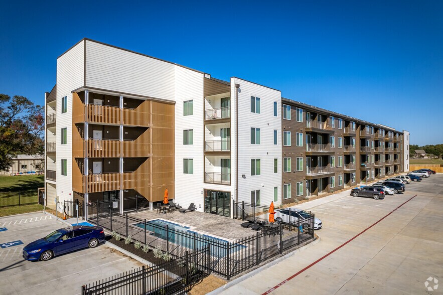 1100 Us-90 Hwy W, Sealy, TX à vendre - Photo du bâtiment - Image 2 de 48