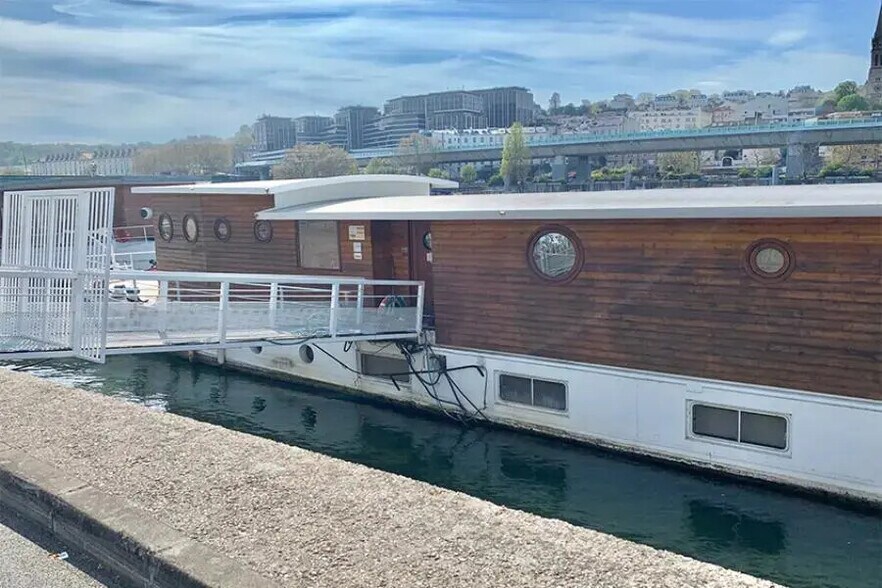 Office in Boulogne-Billancourt for lease - Building Photo - Image 1 of 1