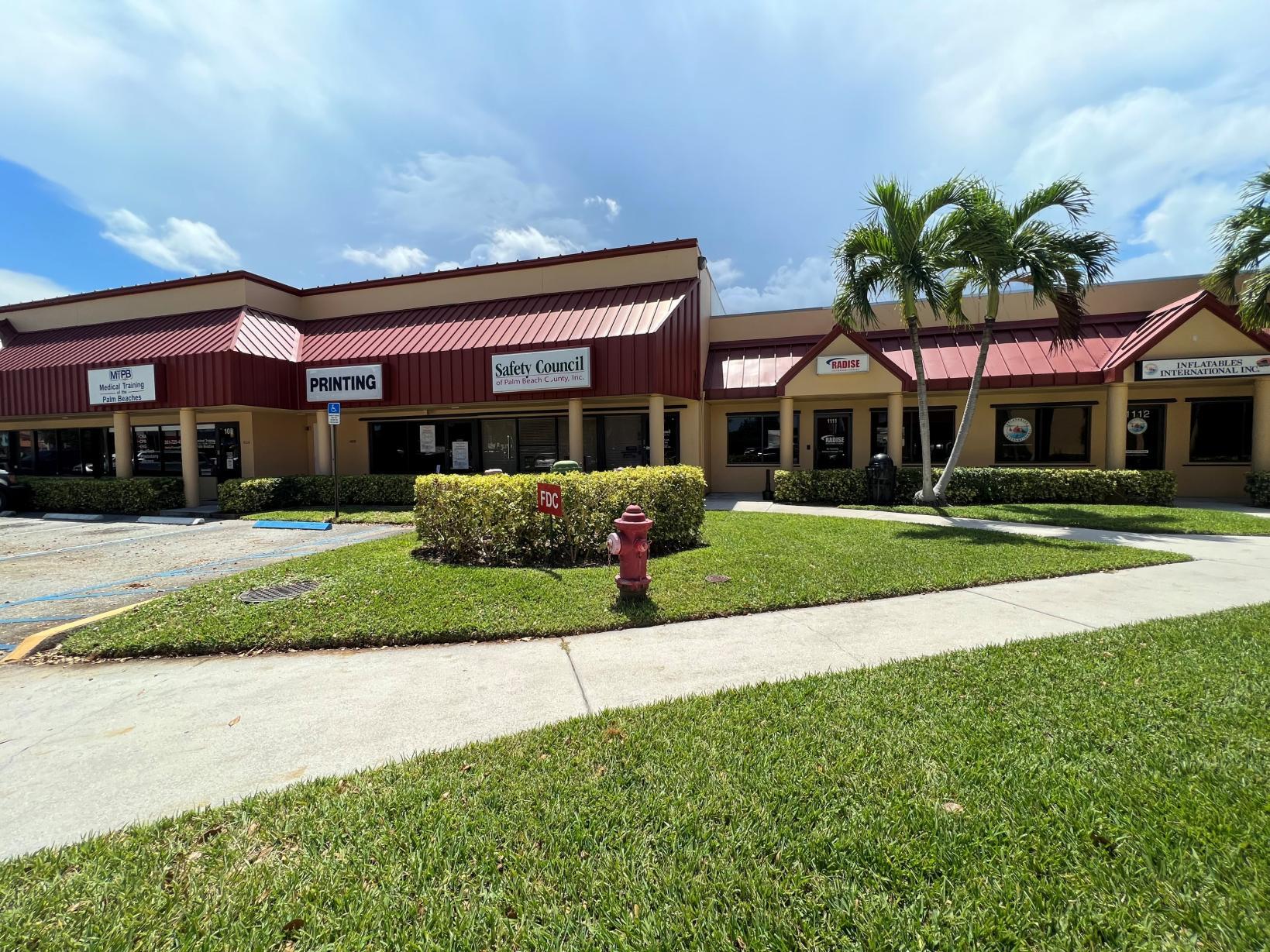 4152-4230 Blue Heron Blvd W, Riviera Beach, FL for lease Primary Photo- Image 1 of 7
