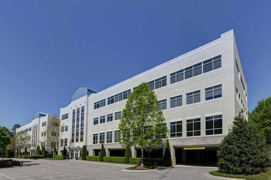 540 New Waverly Pl, Cary, NC à louer - Photo du bâtiment - Image 2 de 7