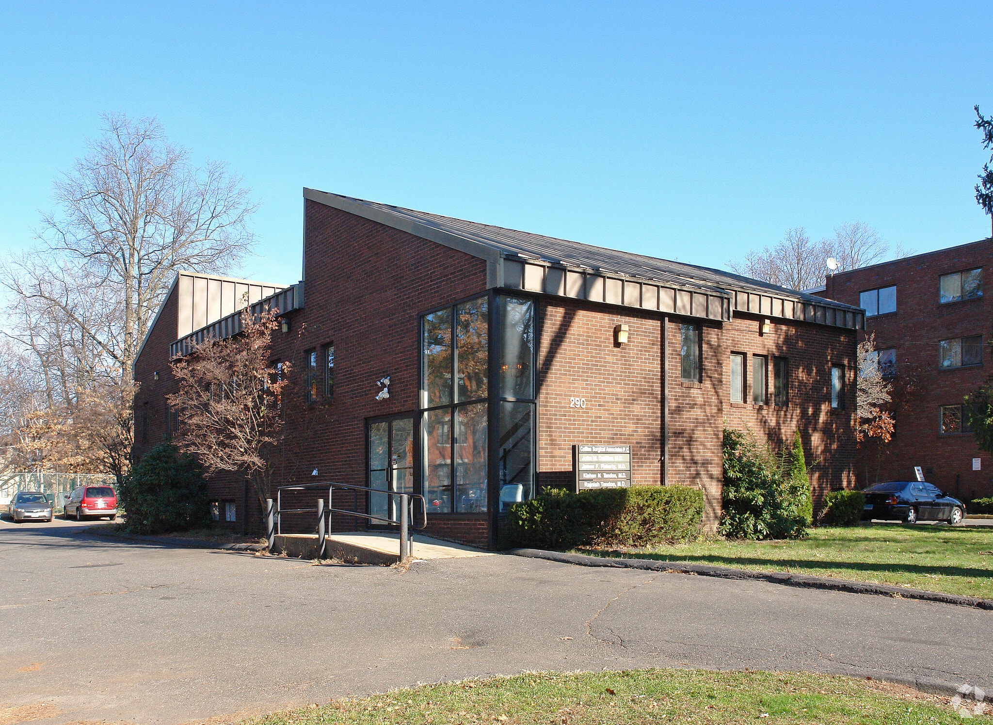290-294 Collins St, Hartford, CT for lease Primary Photo- Image 1 of 8