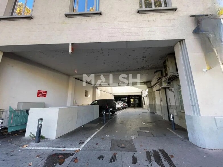 Retail in Lyon for lease - Building Photo - Image 3 of 10