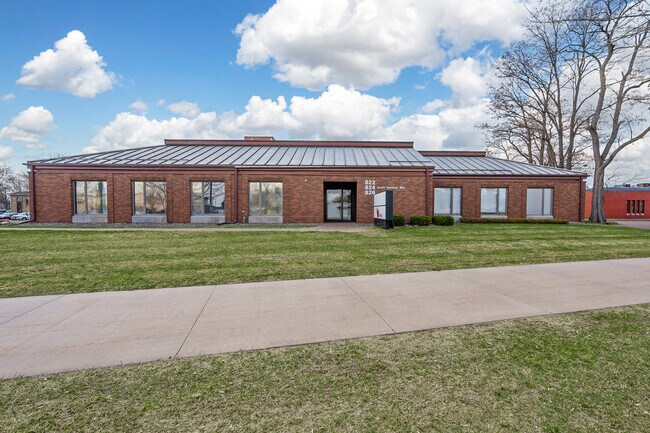 More details for 822-826 S Hastings Way, Eau Claire, WI - Office for Sale