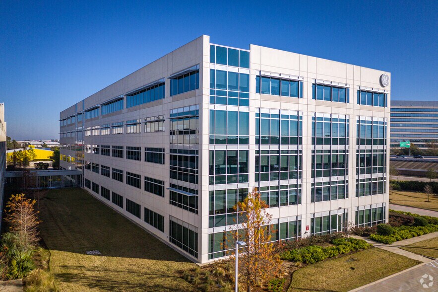 11330 Clay Rd, Houston, TX à louer - Photo du bâtiment - Image 2 de 13