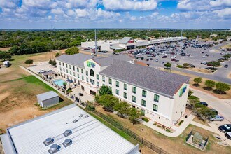 929 10th St, Floresville, TX - AERIAL map view - Image1