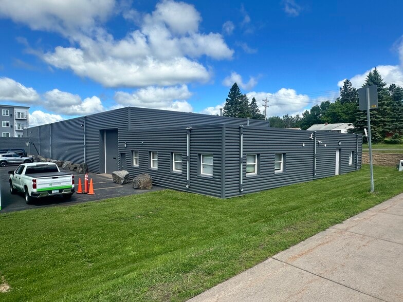 1202 Maple Grove Rd, Duluth, MN à louer - Photo du bâtiment - Image 2 de 4