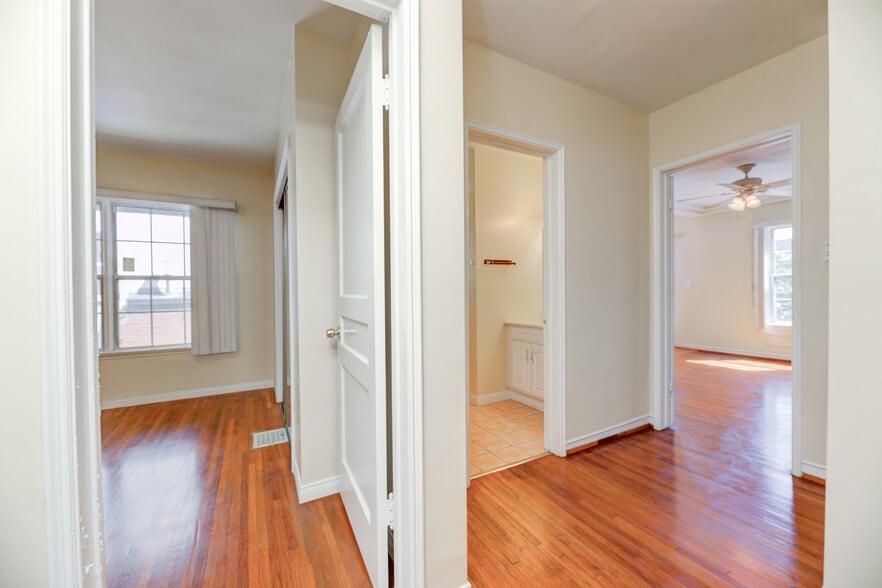 913 S Wilton Pl, Los Angeles, CA for sale - Building Photo - Image 3 of 35