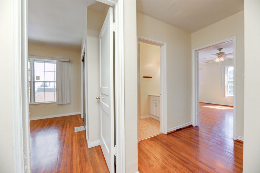 913 S Wilton Pl, Los Angeles, CA à vendre - Photo du bâtiment - Image 3 de 35