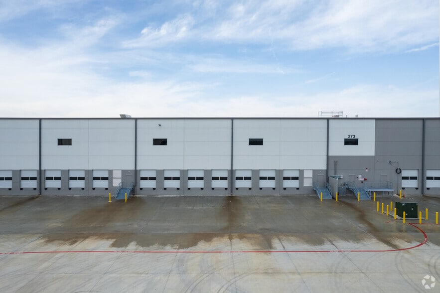 W Everman Pky, Fort Worth, TX for lease - Building Photo - Image 3 of 6