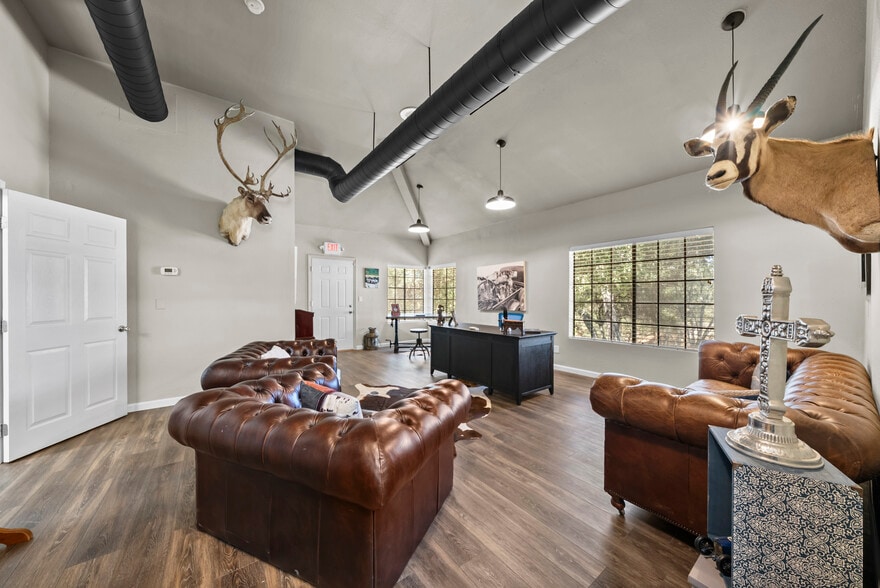 1392 Tavern Rd, Alpine, CA for sale - Interior Photo - Image 1 of 28
