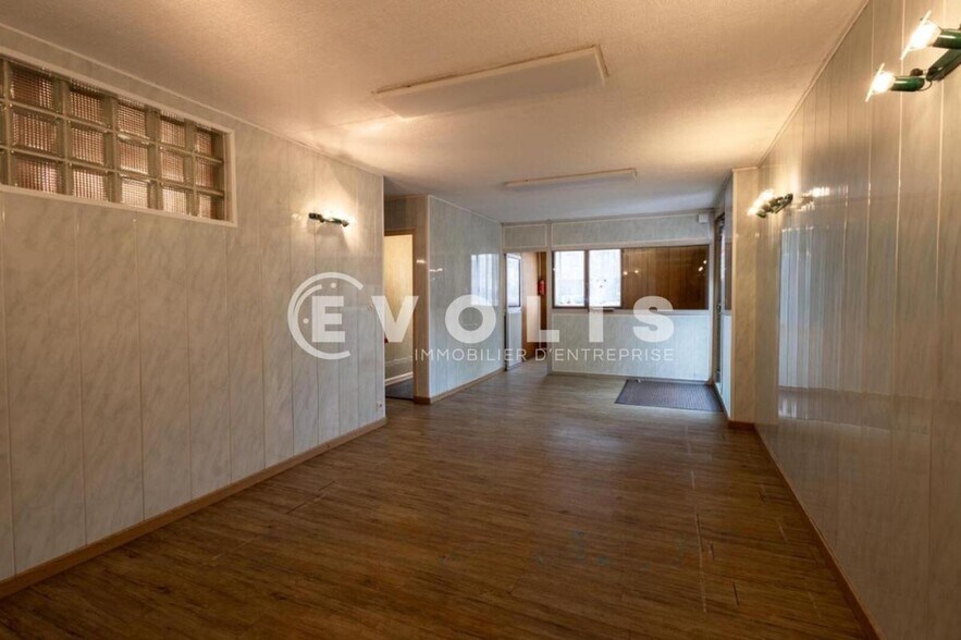 Office in Palaiseau for lease - Interior Photo - Image 2 of 7