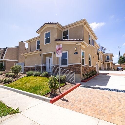 7792 Liberty Dr, Huntington Beach, CA à vendre - Photo du bâtiment - Image 2 de 31