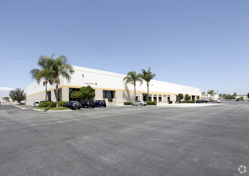 16651-16671 Knott Ave, La Mirada, CA à louer - Photo du bâtiment - Image 2 de 8