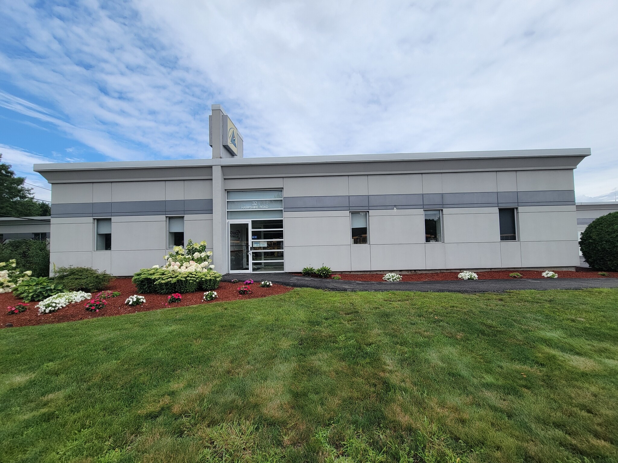 32 Hampshire Rd, Salem, NH for lease Building Photo- Image 1 of 11