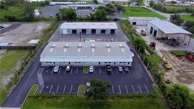 1681-1687 Benchmark Ave, Fort Myers, FL à louer Photo intérieure- Image 2 de 3