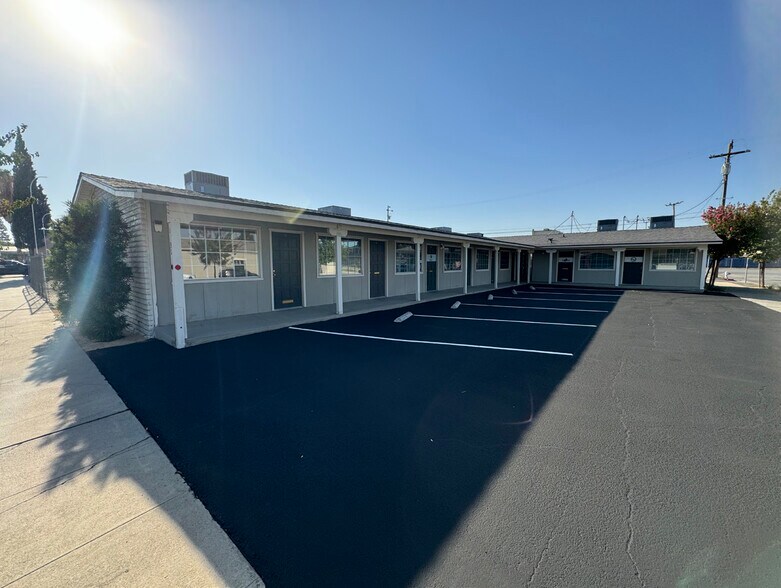 1727 16th, Bakersfield, CA à vendre - Photo du bâtiment - Image 3 de 5