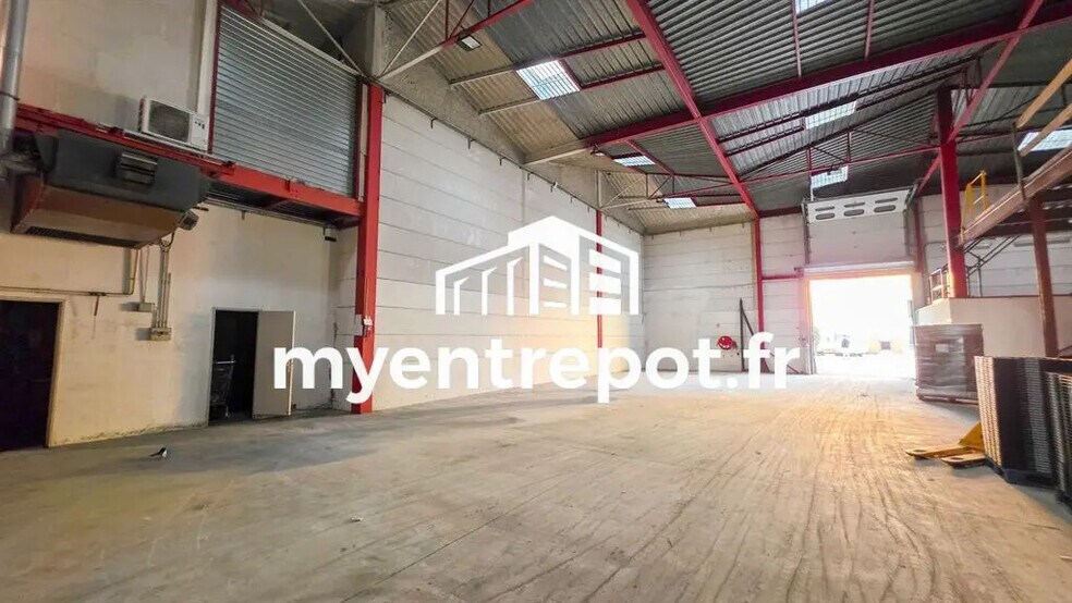 Flex in Marseille for lease - Interior Photo - Image 3 of 8