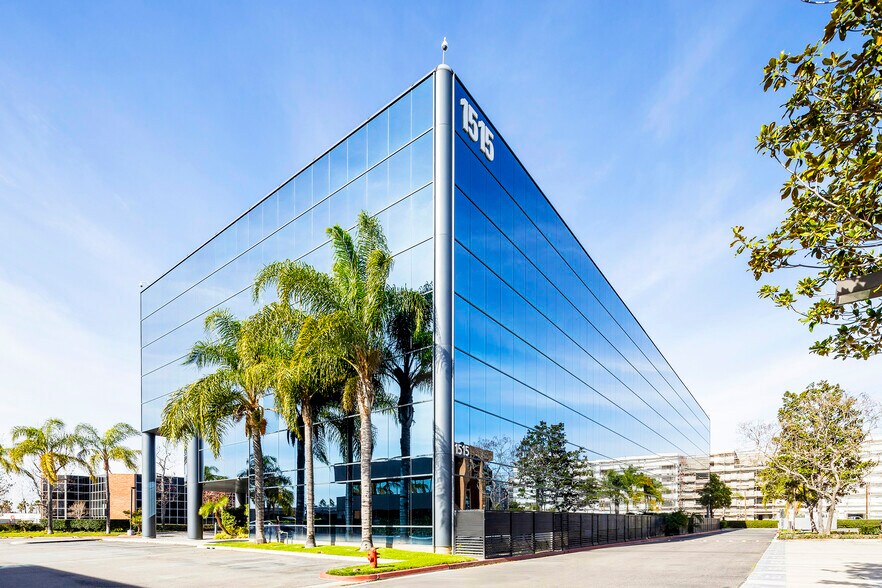 1515 E Orangewood Ave, Anaheim, CA à vendre - Photo du bâtiment - Image 3 de 25