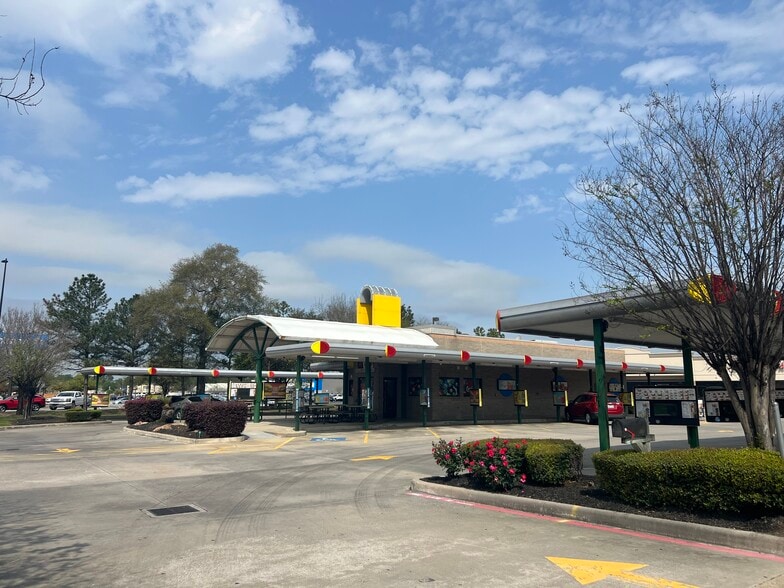 26044 NW Freeway, Cypress, TX for lease - Building Photo - Image 2 of 4