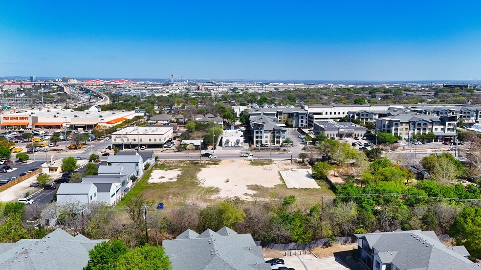 350-362 W Sunset Rd, San Antonio, TX à louer - Photo du bâtiment - Image 3 de 17